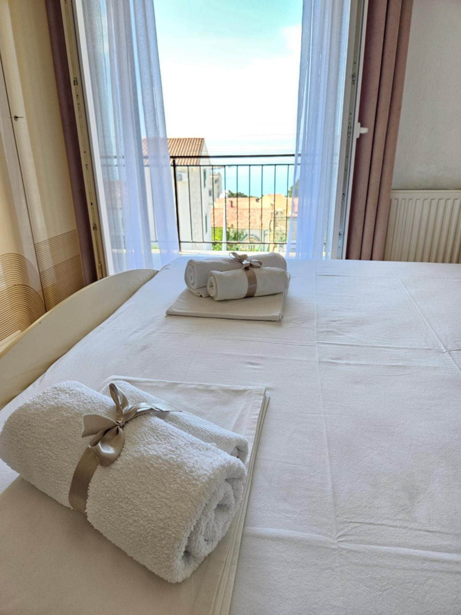 Apartments Brkulj Makarska Ngoại thất bức ảnh